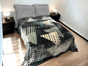 Κουβέρτα εμπριμέ βελουτέ Geometric 220x240